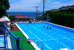 海の見えるプール